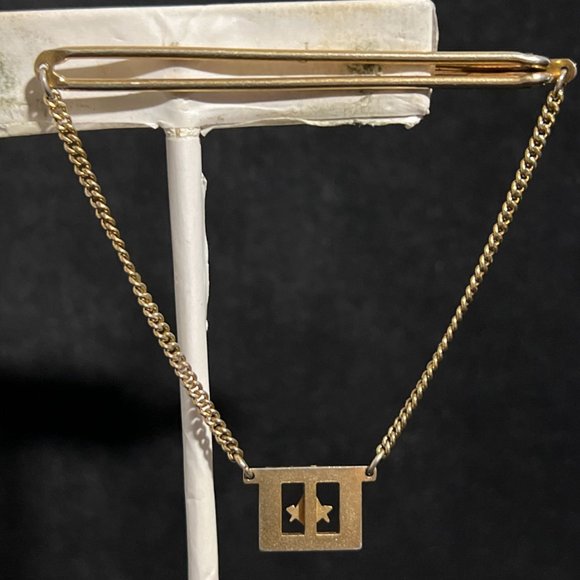 Vintage Swank Gold Tone Free Masons Tie Bar With Curb Chain (3926) - Picture 4 of 4